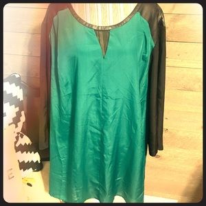 Catherines Women’s Top! Gorgeous details